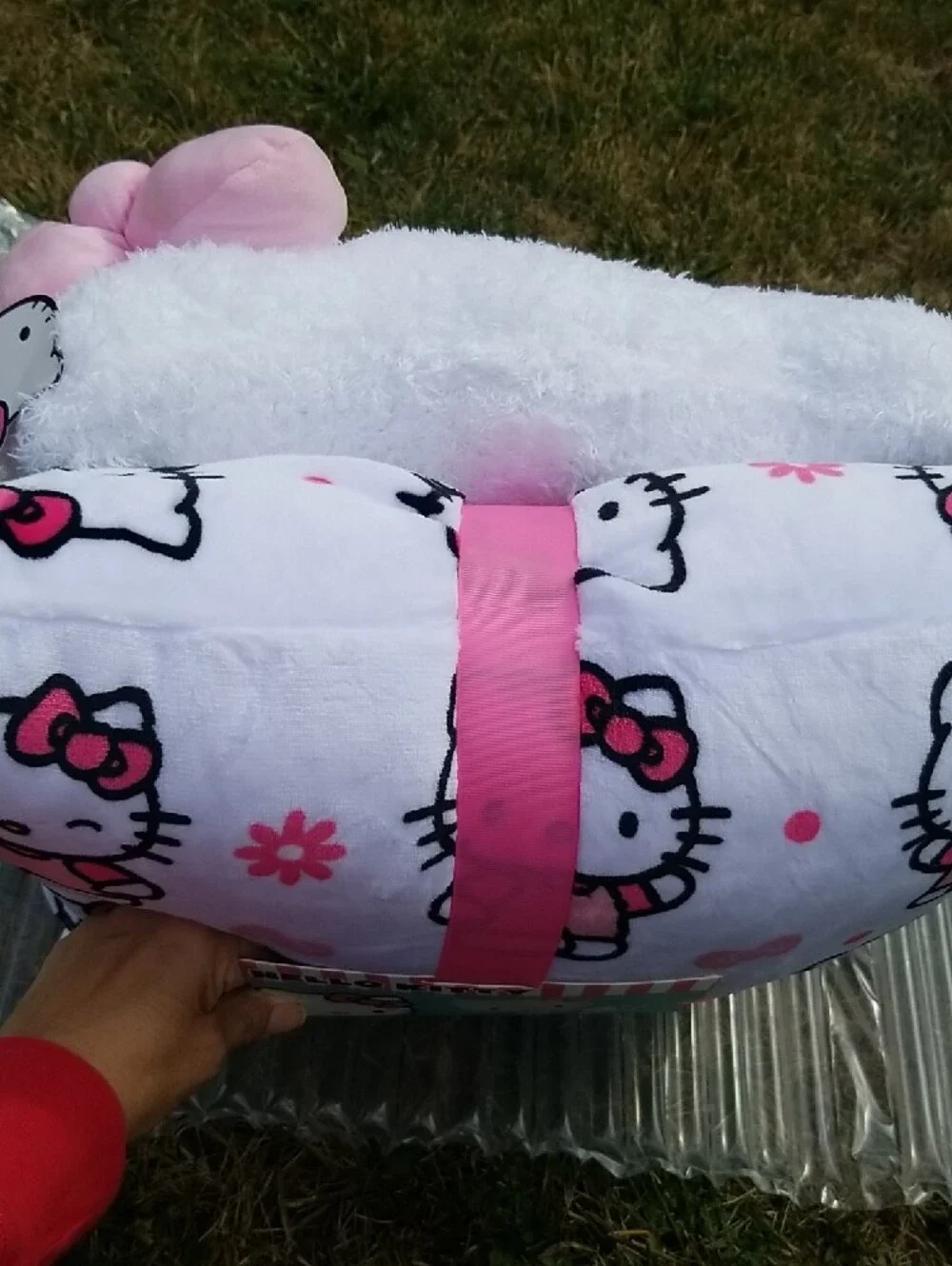 Hello Kitty🎀 Plush 2 Accent Pillows in White and PinkNwt